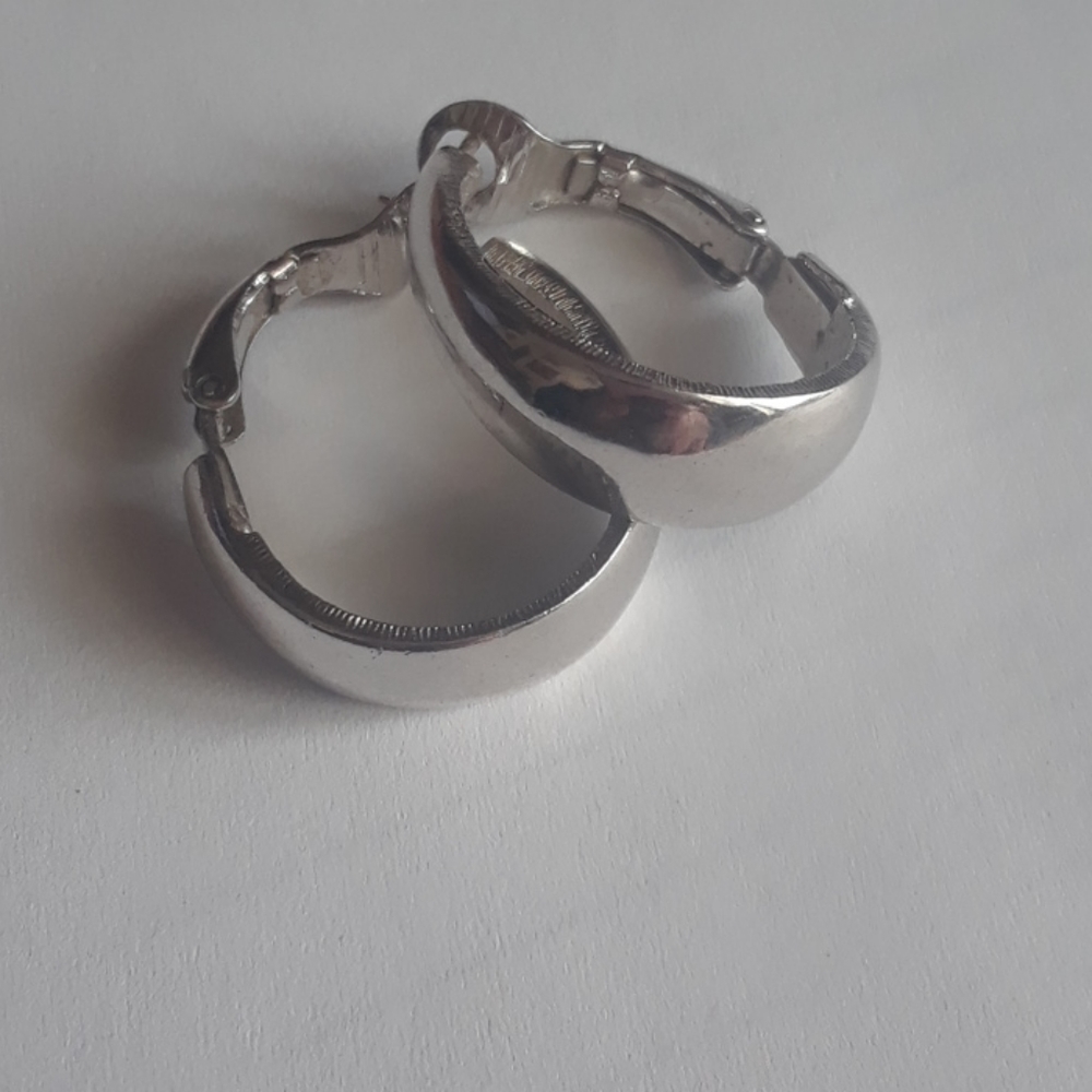 Vintage Trifari silver hoop earrings